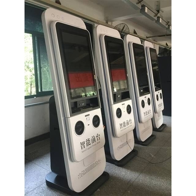 O estudante Self Service Kiosk de 27 polegadas verifica no distribuidor da chave de cartão do hotel